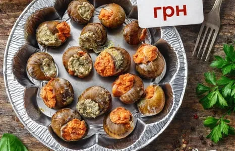 Равлики,лящ з ікрою, окунь, тарань, ставрида