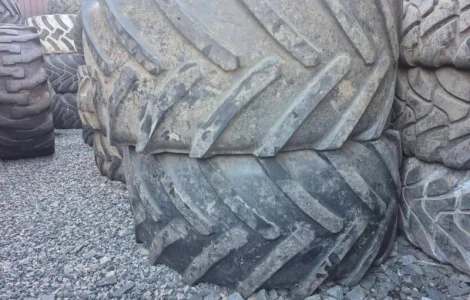 Б/у шина 600/65R28 Michelin (пара) на комбайн