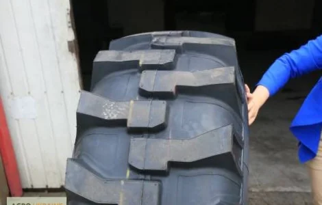 Шина на JCB 3x4x5x погрузчик 405/70 -20 и 16