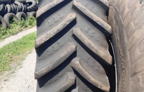 Бу шина 650/75R32 (24.5R32) BKT