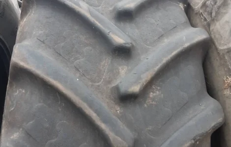 Бу шина 710/70R42 (28R42) BKT на Джон Дир