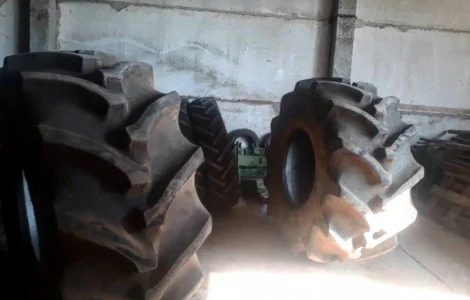 Б/у шина 900/65R32 (35
