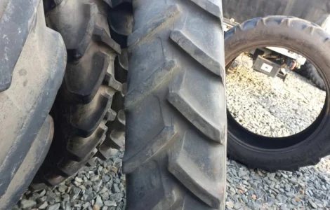 Бу шина 270/95R48 BKT