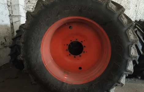 Продам колеса задні для трактора Claas Atles