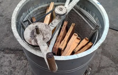 Продам медогонку б/у