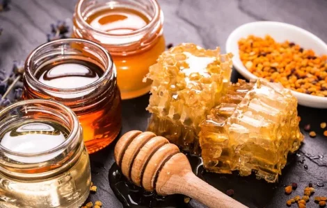 Продам Мед, соти, з власної лісової пасіки