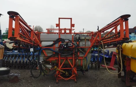 Продам Оприскувач навісний Douven 800