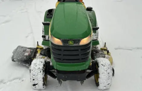 Газонокосарка John Deere X320 в наявності