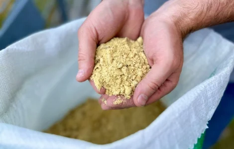Продам соевую макуху (жмых)