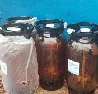 Продам пластикові кеги та каністри