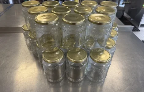Скляні банки на закрутку 0.65