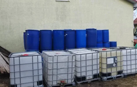 Єврокуби на тонну і бочки на 200 л