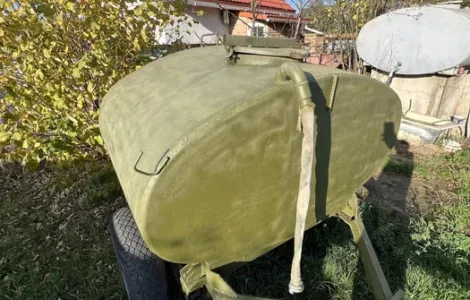 Причіпна бочка для рідини на 2 куба