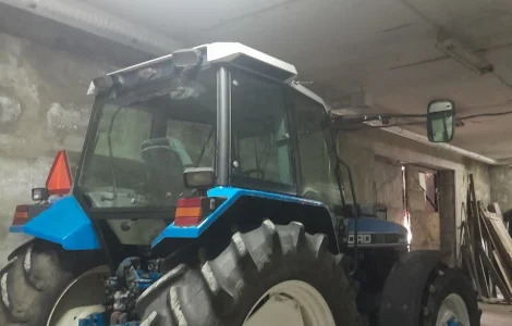 Трактор Ford 8240 1993