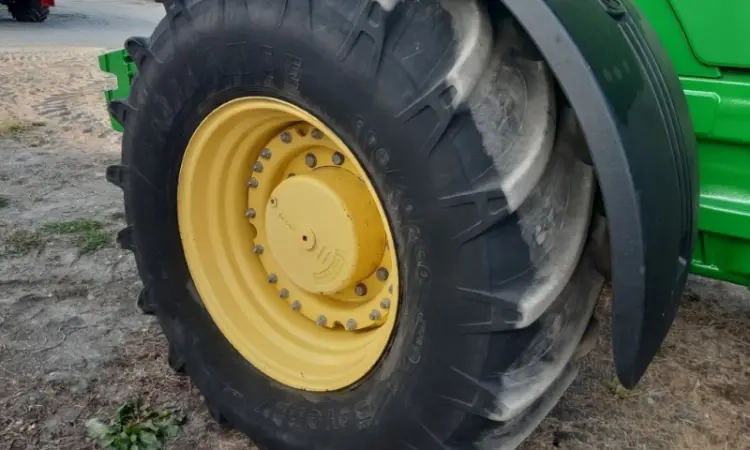 Трактор John Deere 8335R - фото № 11
