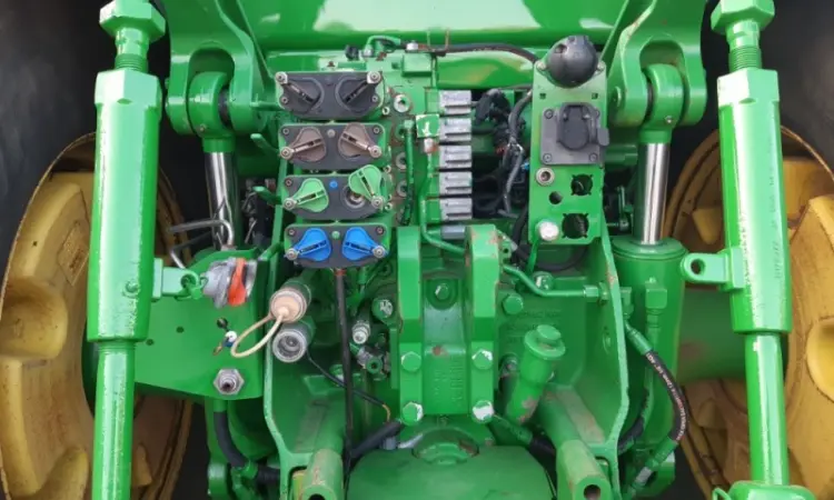 Трактор John Deere 8335R - фото № 5