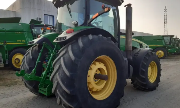 Трактор John Deere 8335R - фото № 14