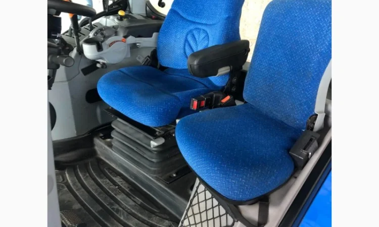 Трактор 220 к.с. New Holland T7060 - фото № 11