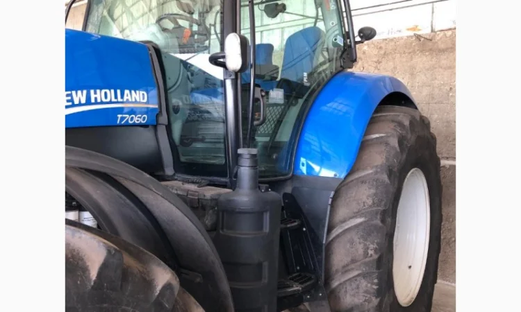 Трактор 220 к.с. New Holland T7060 - фото № 2