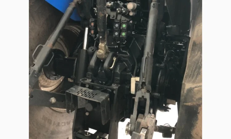 Трактор 220 к.с. New Holland T7060 - фото № 3