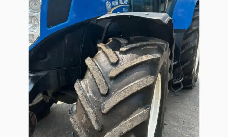 New Holland T7060 трактор колісний - фото № 15