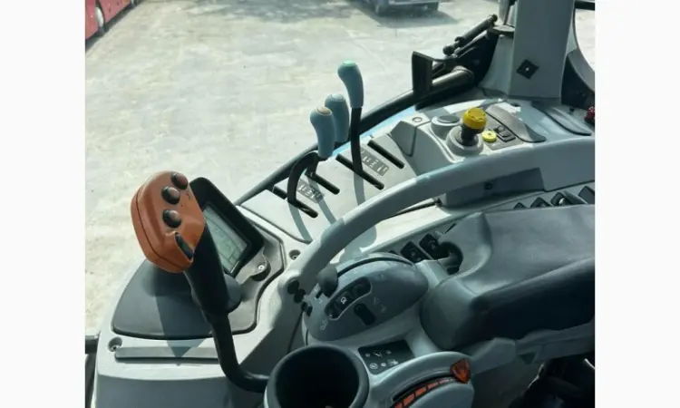New Holland T7060 трактор колісний - фото № 12