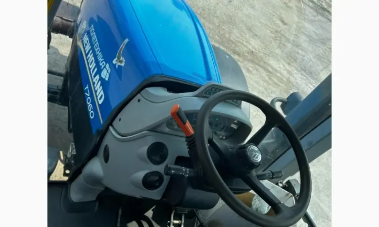 New Holland T7060 трактор колісний - фото № 2