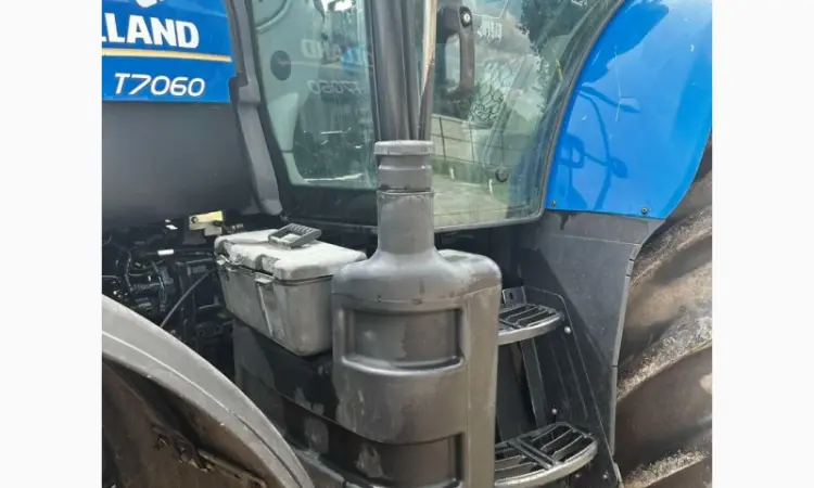 New Holland T7060 трактор колісний - фото № 9