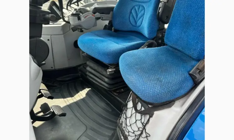 New Holland T7060 трактор колісний - фото № 6