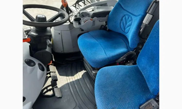 New Holland T7060 трактор колісний - фото № 3