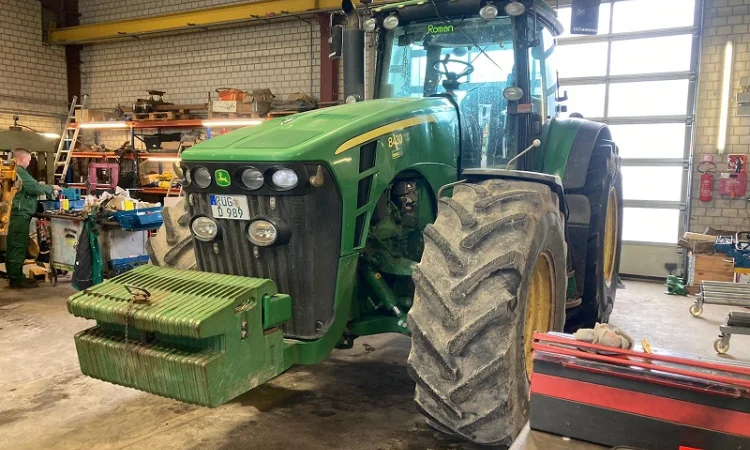 Трактор John Deere 8430 Рік випуску 20010 Трансмісія Powеrshift - фото № 4