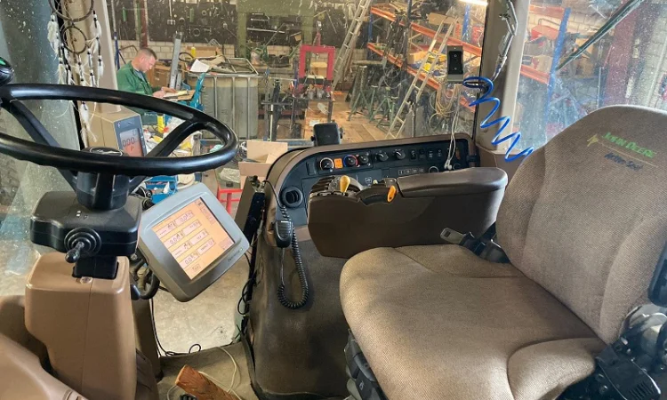 Трактор John Deere 8430 Рік випуску 20010 Трансмісія Powеrshift - фото № 8