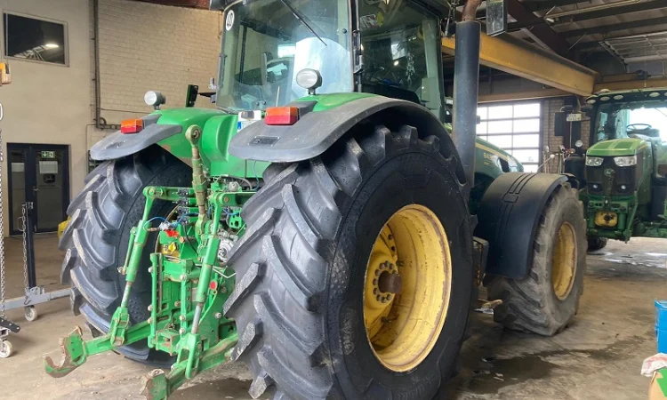 Трактор John Deere 8430 Рік випуску 20010 Трансмісія Powеrshift - фото № 9