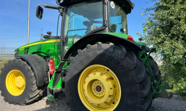 Tрактор John Deere 8310R - фото № 3