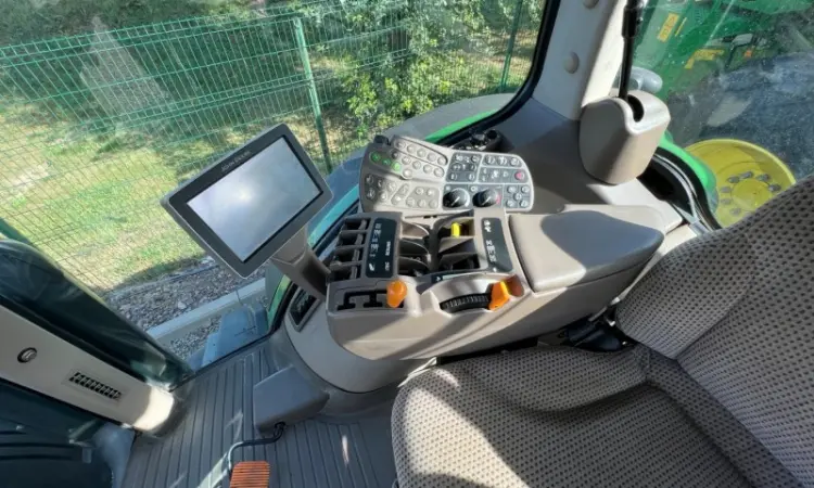 Tрактор John Deere 8310R - фото № 5