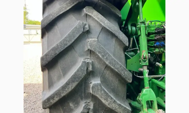 Tрактор John Deere 8310R - фото № 6