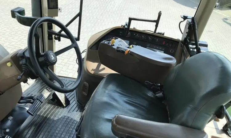 Трактор John Deere 8310 - фото № 2