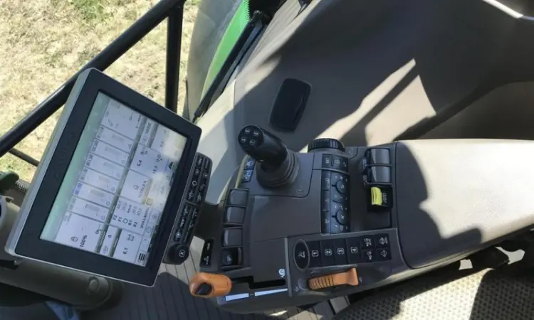 Трактор 6215 R John Deere - фото № 6