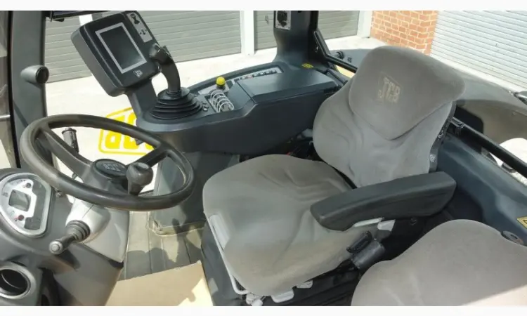 Трактор JCB Fastrac 7230 P-TRONIC - фото № 5