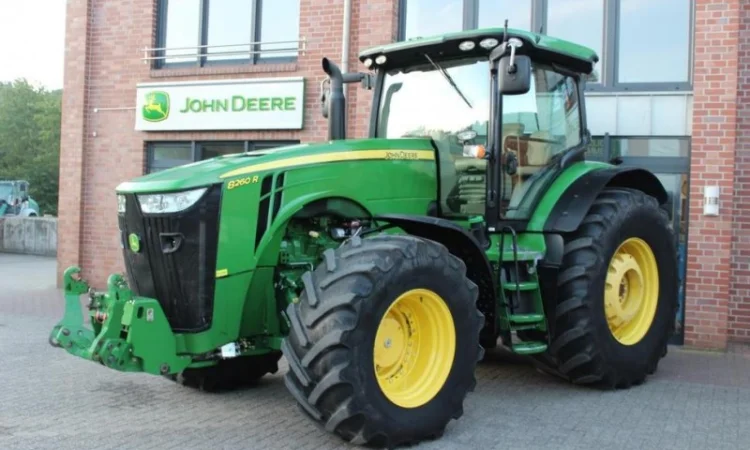 Трактор John Deere 8260R - фото № 1