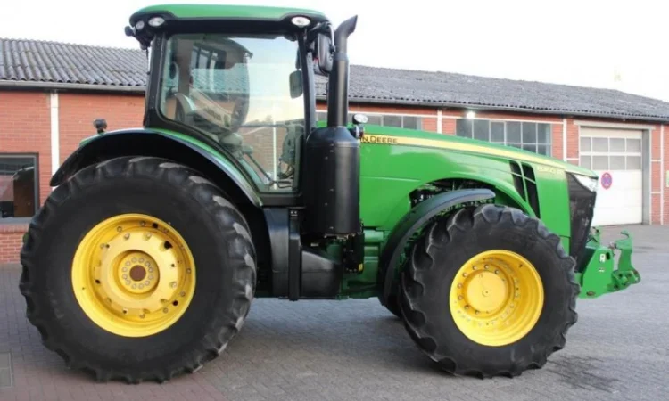 Трактор John Deere 8260R - фото № 2