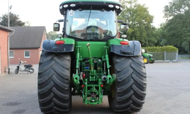 Трактор John Deere 8260R - фото № 3