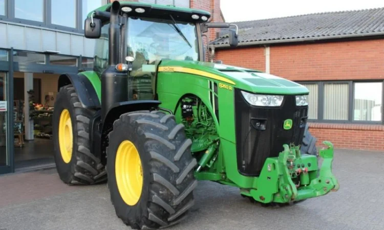 Трактор John Deere 8260R - фото № 4