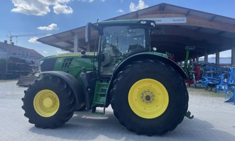 Трактор John Deere 6215 R - фото № 1