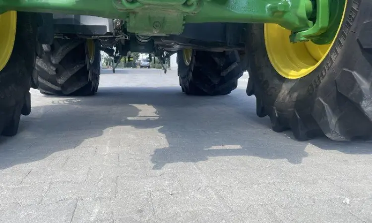 Трактор John Deere 6215 R - фото № 10