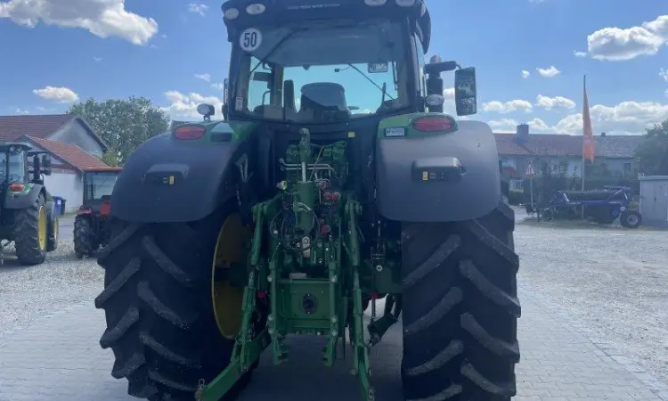 Трактор John Deere 6215 R - фото № 4