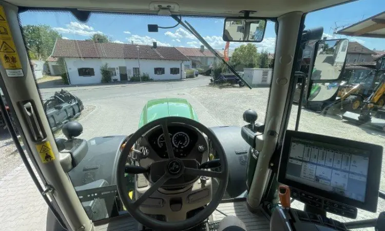 Трактор John Deere 6215 R - фото № 7
