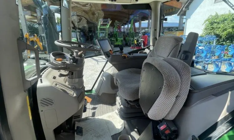 Трактор John Deere 6215 R - фото № 9