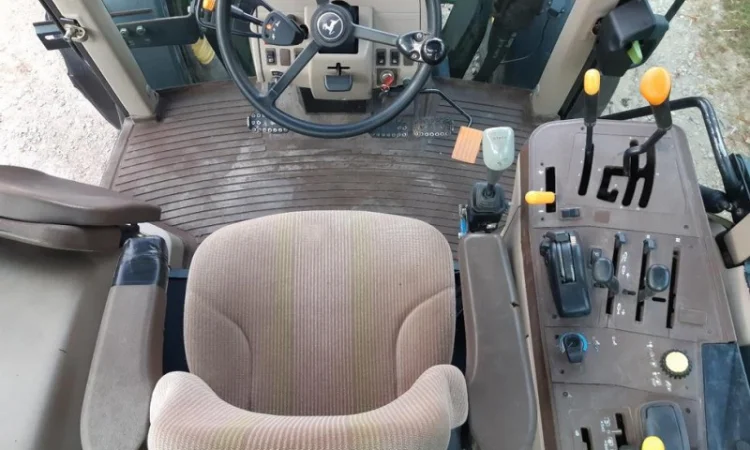 Трактор John Deere 6220 SE - фото № 7