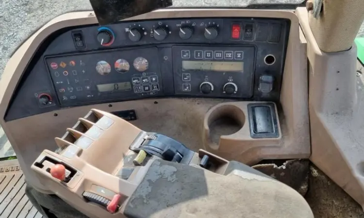 Трактор John Deere 8400T - фото № 11